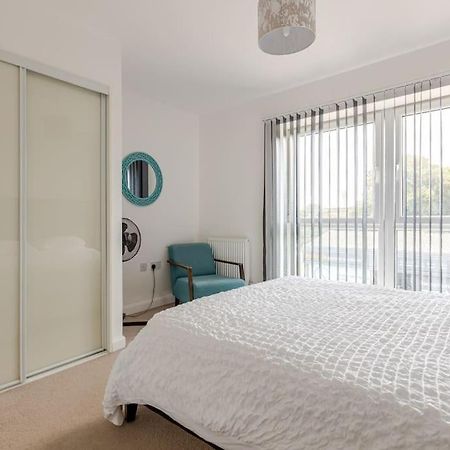 Stylish Station Apartment In Rochester With Free Parking Wainscot 外观 照片