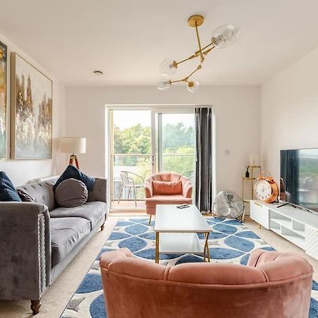 Stylish Station Apartment In Rochester With Free Parking Wainscot 外观 照片