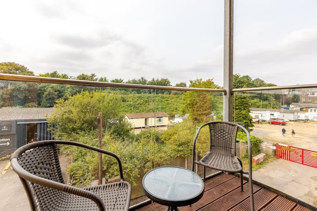Stylish Station Apartment In Rochester With Free Parking Wainscot 外观 照片
