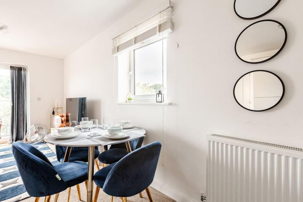 Stylish Station Apartment In Rochester With Free Parking Wainscot 外观 照片