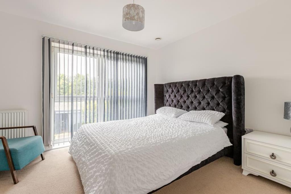 Stylish Station Apartment In Rochester With Free Parking Wainscot 外观 照片